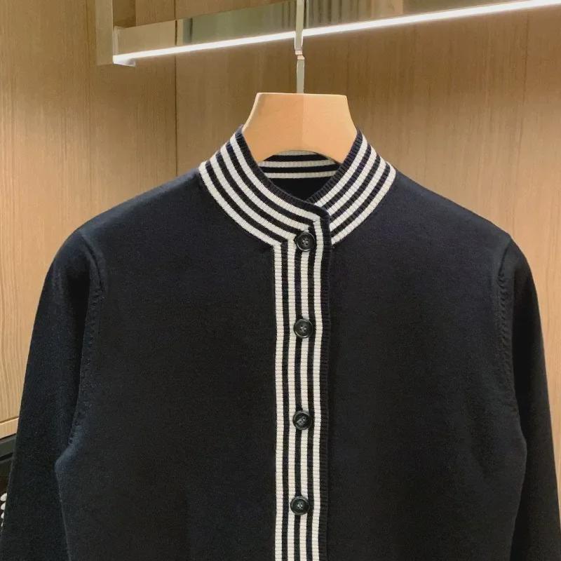 Pánský trendy pruhovaný černobílý kardigan se stojáčkem: Evropský a americký podzimní styl svetr