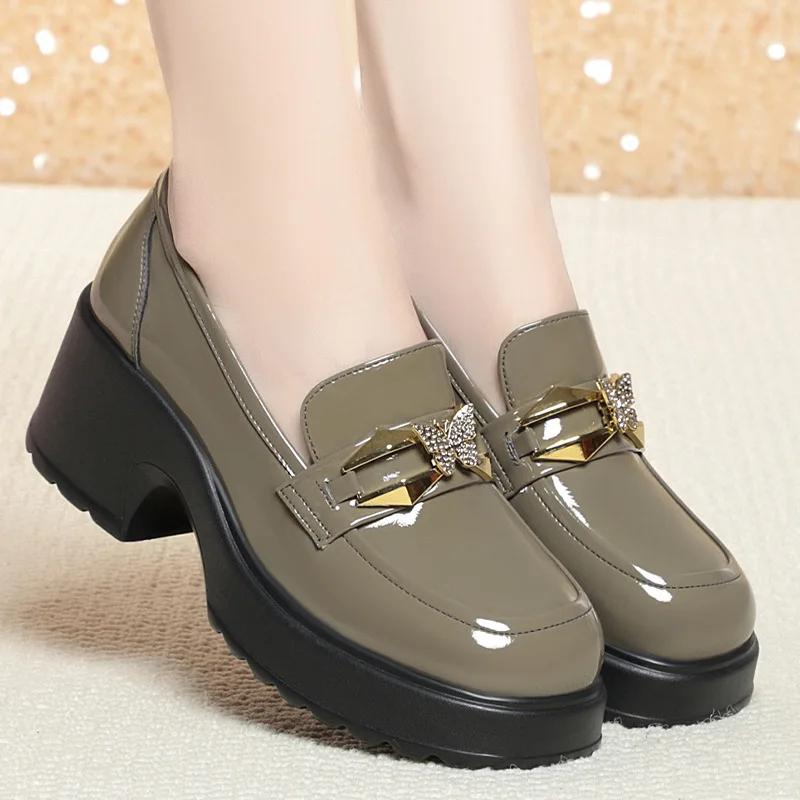 

6 см Винтажные туфли на массивной платформе в британском стиле, женские лоферы, весна 2025, весенние туфли на среднем каблуке из яркой кожи для офиса, для мамы 41