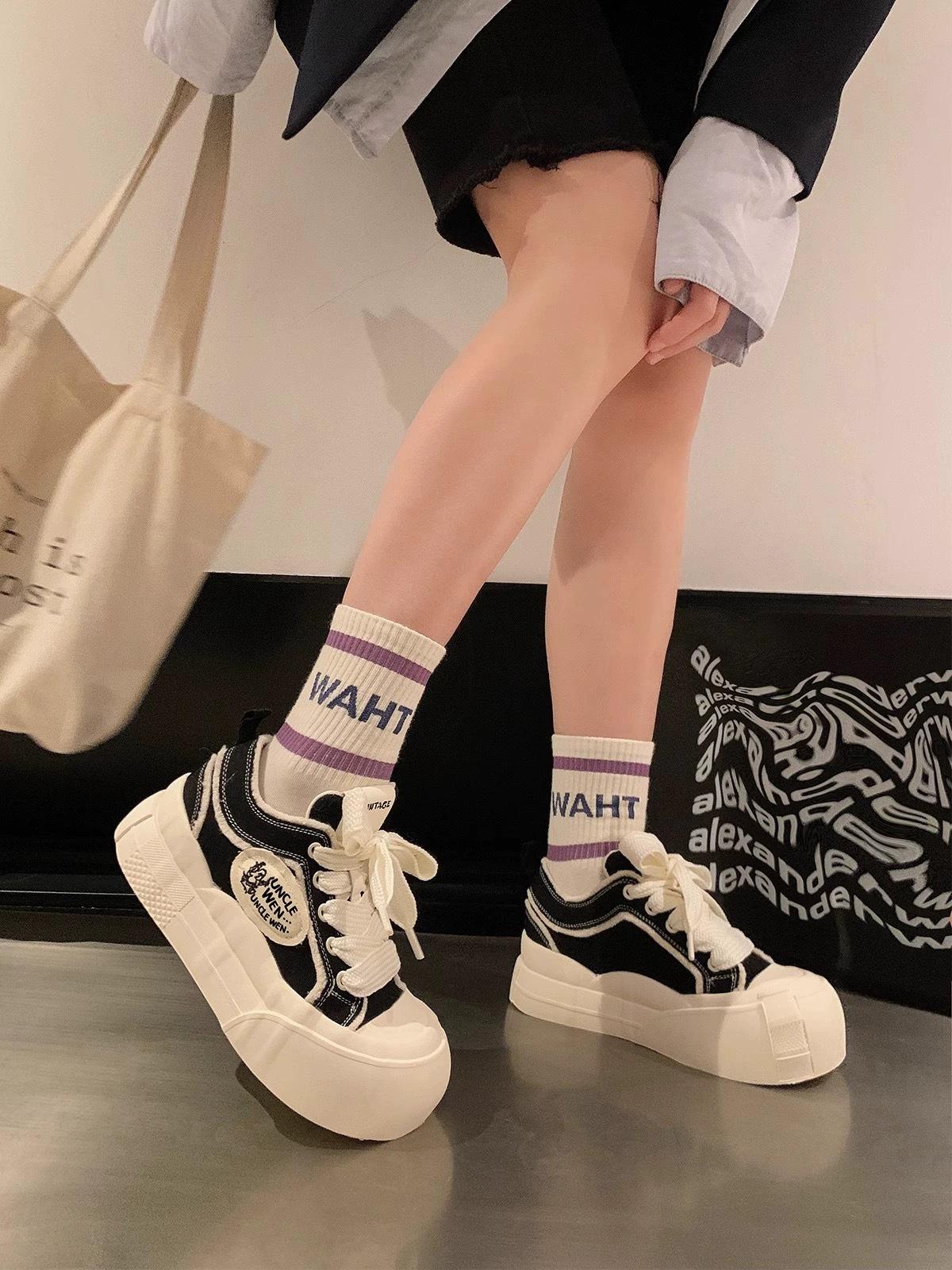 

2025 нишевый дизайн, чувство стиля, маленький ароматный стиль, парусиновые, корейская версия, на шнуровке, спортивные и повседневные кеды на платформе, уродливо-милые, с большой головой, обувь-булочка 40 чёрный