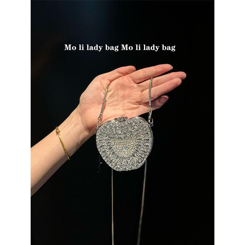 

Palm Heart Big European and American Concave Shape Light Luxury Flash Diamond Decoration Bag High Sense Silver Mini Bag Dinner Bag Silver Apple]