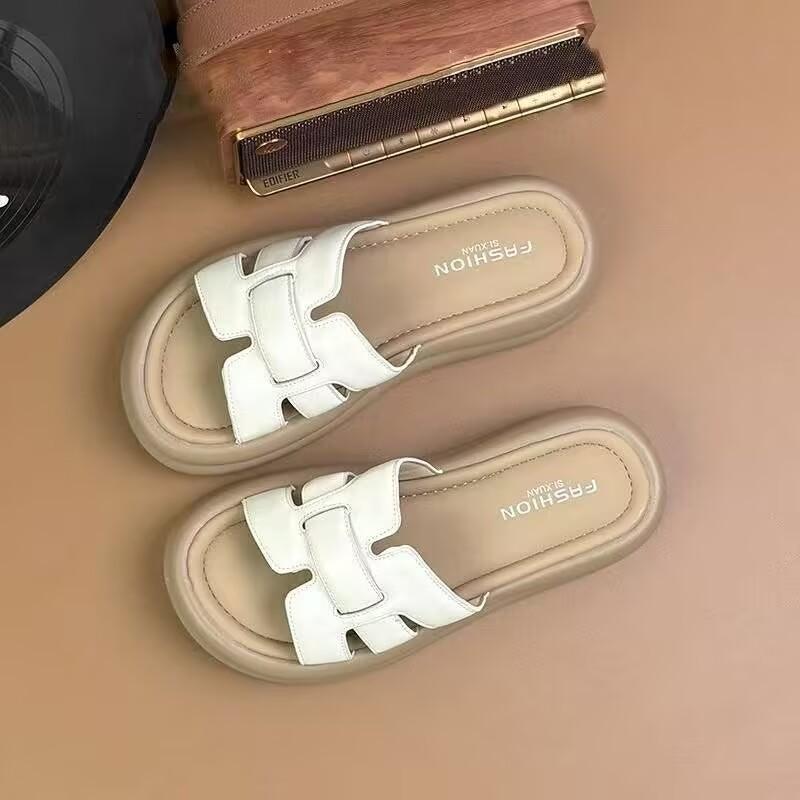 Französische einwortige Slipper mit niedrigem Absatz für Damen-Sommerbekleidung 2025 neue koreanische Version vielseitiger Rock Strand am Meer coole Slipper