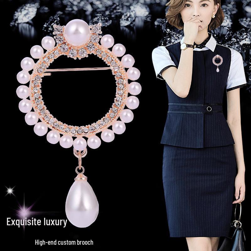 Elegant Women's Pearl & Rhinestone Cartoon Brooch Scarf Buckle with Diamond-Studded Alloy Corsage