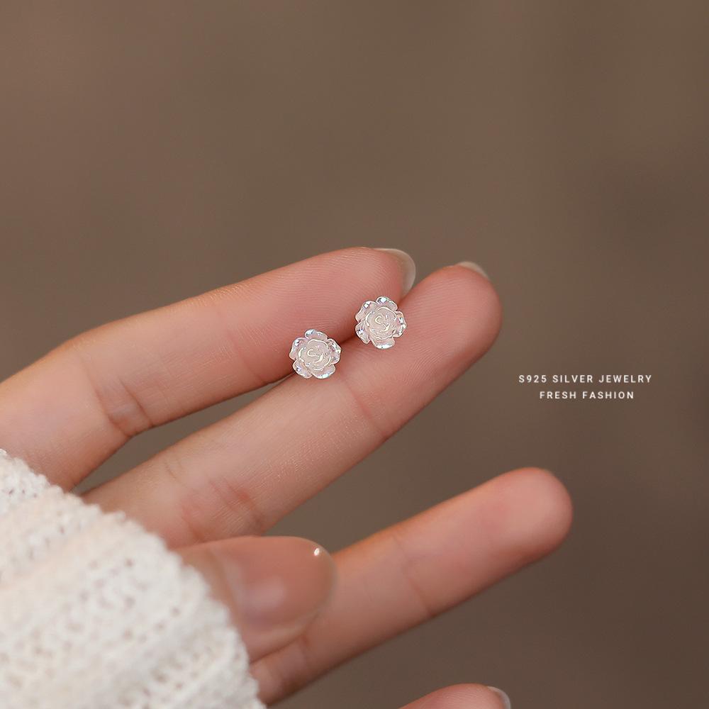 

925 Sterling Silver French Retro Transparent White Rose Mini Earrings for Women Elegant Sweet Party Jewelry Accessories