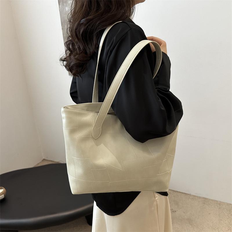 Trendy Black Pu Tote Bag For Women Spacious Commuter Shoulder Bag With Casual Style