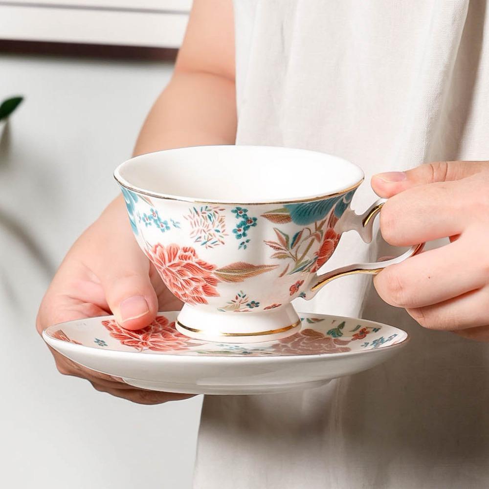 Neue chinesische florale Kaffeetassen und Untertassen handbemalt goldbemalt hochwertig Nachmittagsteetasse exquisite Keramikteller-Beilage Geschenk