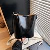 Premium Sense Bucket Bag Women's Large-capacity Niche Design Versatile Foreign Style Shoulder Bag Commuting Messenger Bag Women