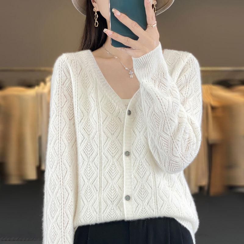 A New Style Jacquard Sweater for Early Autumn, A Loose and Stylish Long-sleeved Knitted Coat for Women