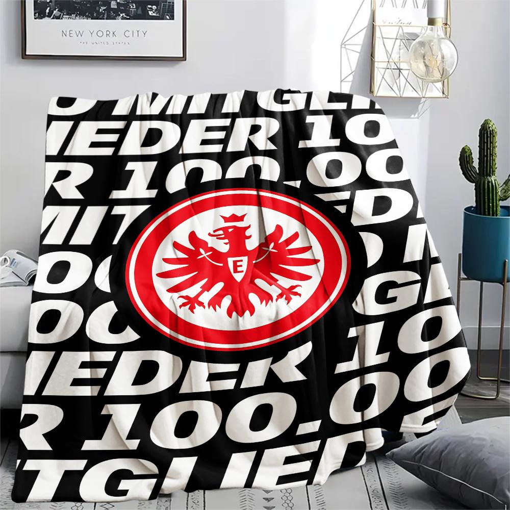1 STuks Frankfurt Voetbal Print Flanellen Deken, Hoge Kwaliteit Alle Seizoenen, Woondecoratie, Warmte en Comfort, Perfect voor Kerstcadeaus