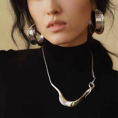 Tooxika French Simple Metal Shiny Curve Curve Faceted Shape Pendant Necklace Cold Wind Collarbone Chain For  Women