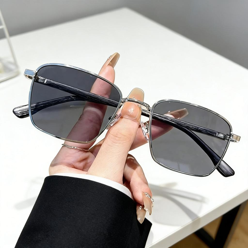 Retro Square Sunglasses with High-quality Metal Wood-grain Texture Decorative Glasses Men Party Gatherings Beach Travel Women