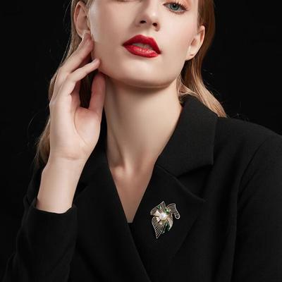Eleganti Spille di Lusso con Perle e Fiori, Spille Squisite per Donne Ragazze, Accessori per Abbigliamento, Corsage Retro Temperamento, Regali