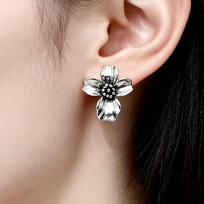 S925 Sterling Silver Four-Leaf Clover Lily Stud Earrings for Women - Simple Fashion Retro Thai Silver Jewelry