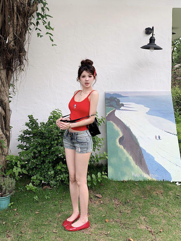 Spring 2025 Cartoon Embroidery Camisole: Women's Sweet & Spicy Slimming Top