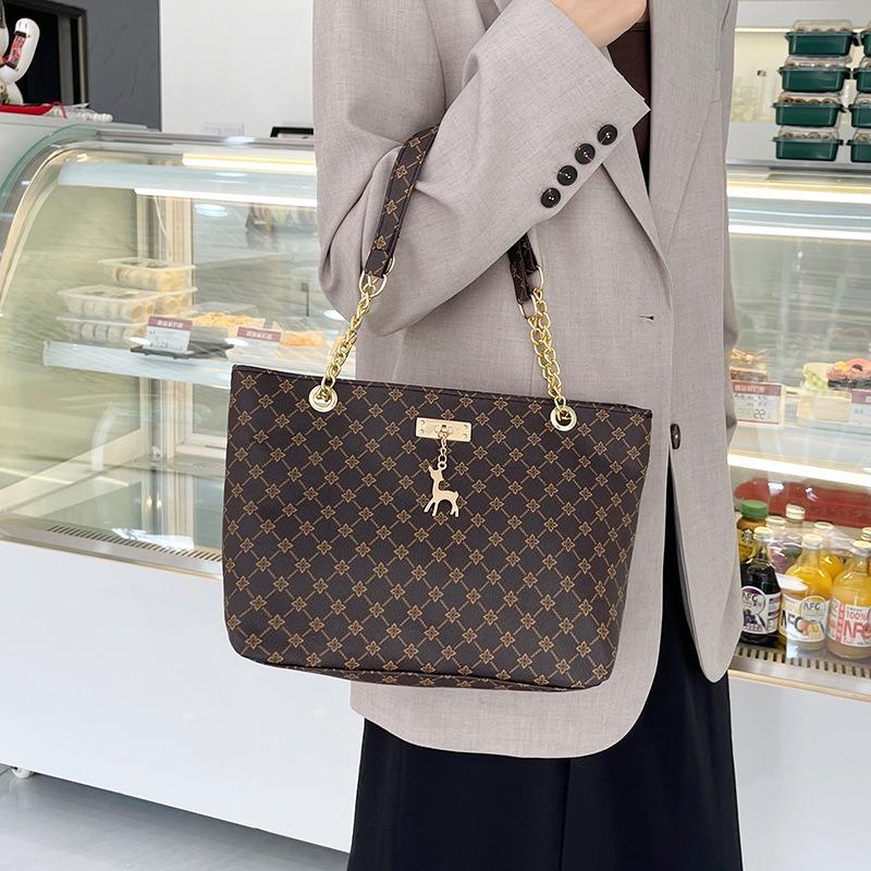 arge capacity women's , new women's bags, fashionable commuting, retro shoulder bags, niche