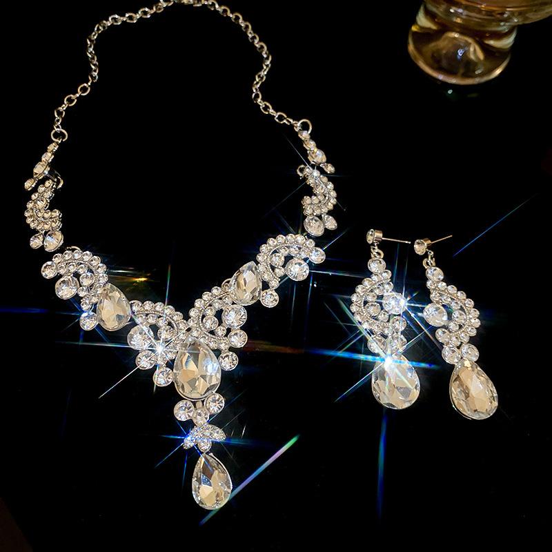 2 Pcs Luxury Rhinestone Pendant Necklace for Women French Retro Exquisite Collarbone Chain Geometric High Quality Zircon Set M1