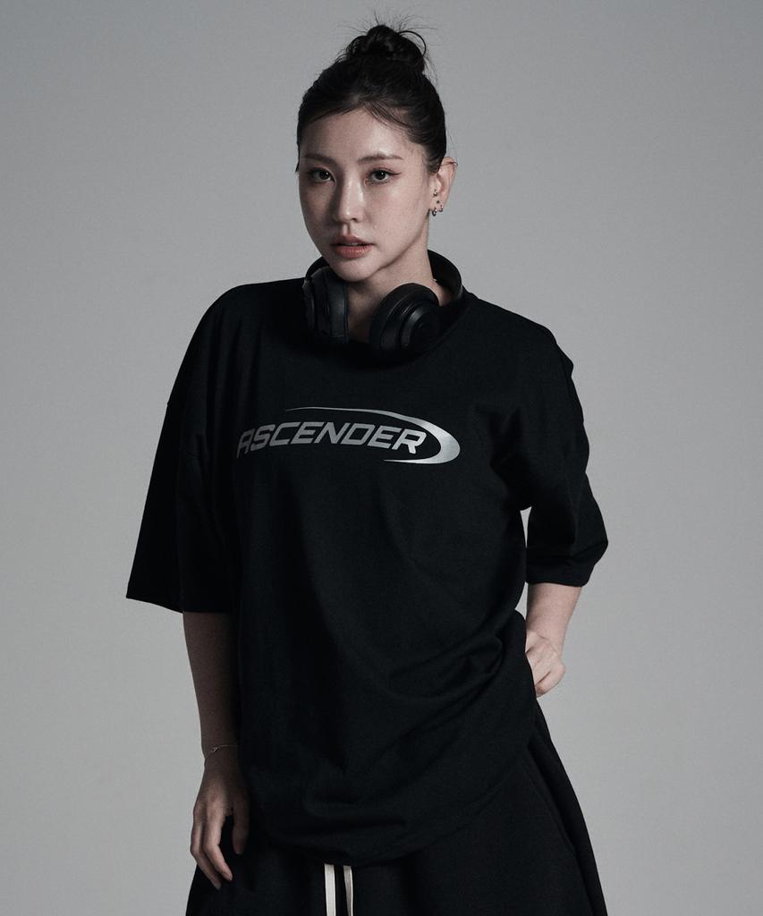 Eosendeo (Reflective) Ascending Logo Oversized Short Sleeve [Black]