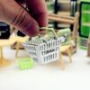 1:12 Puppenhaus Miniatur Gitter Raum Mini Entsafter Küchenzubehör Miniatur Szenenmodell Dekor Spielzeug Puppenhaus Zubehör