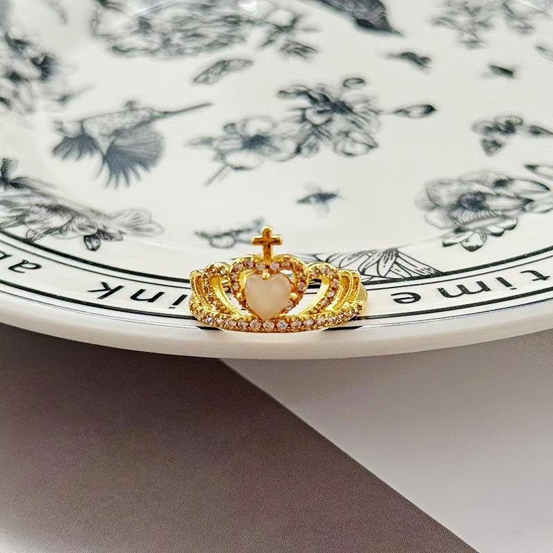 Medieval Vintage Hollow Lace Crown Colored Treasure Ring Women'S Retro Light Luxury High-End Niche Ring