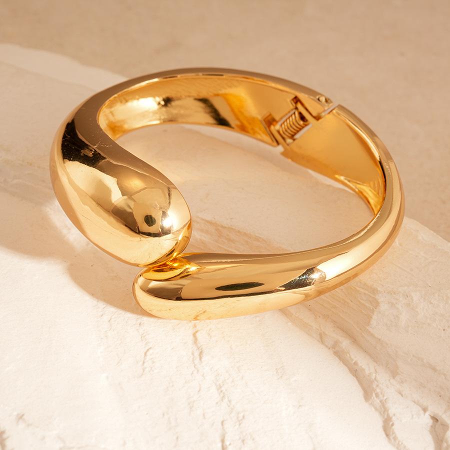 Fashionable Exaggerate Wide Resin Bracelets Chunky Metal Bracelet Jewelry Autumn Winter Vintage Bangle For Women