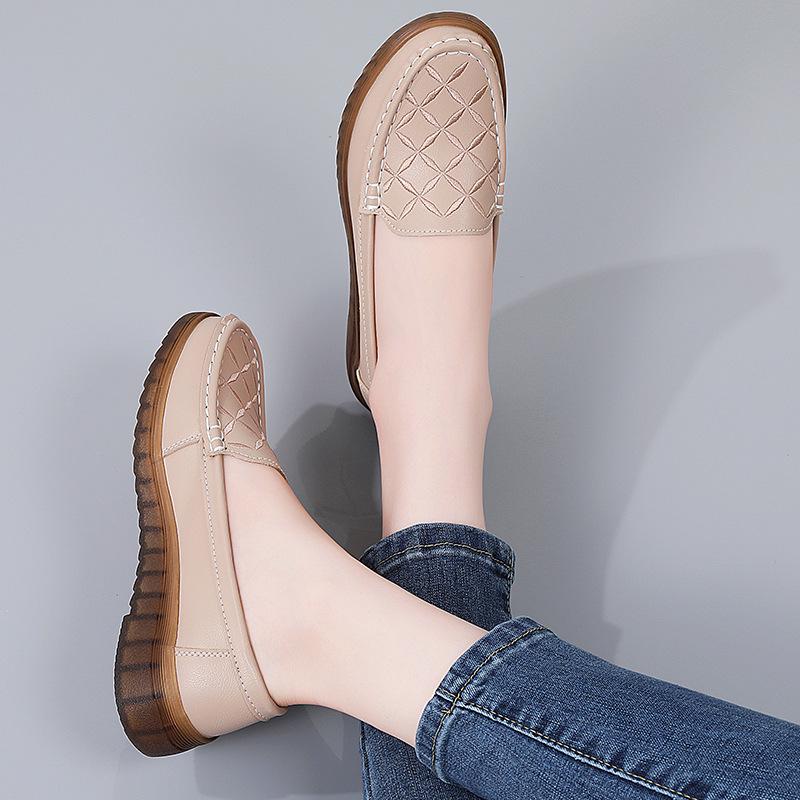 Plus Size Genuine Leather Women's Embroidered Loafers - Comfortable Casual Moccasins for Moms