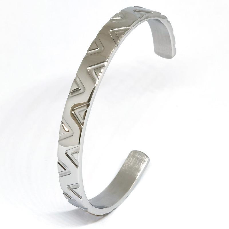 European-American Fashion C-Shaped Stainless Steel Men's Bracelet, V-Shaped Openable Polished Design, Vacuum Electroplated Titanium Steel.