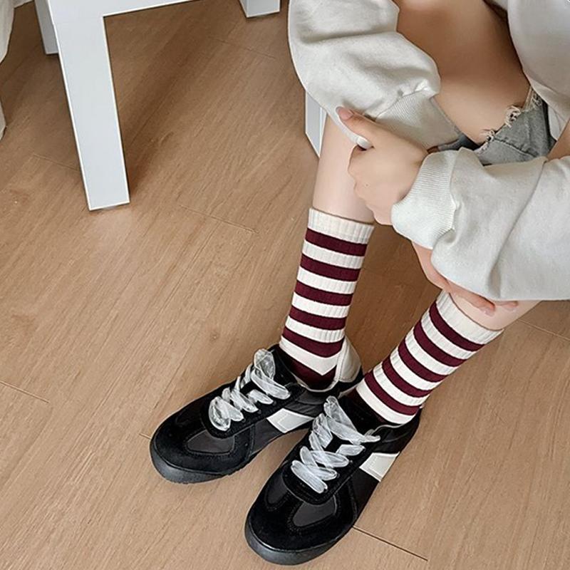 Women Socks Autumn Winter Cotton Knitted School Girls Middle Tube Socks Women Casual Striped Hip Hop Skateboard Sports Socks Sox
