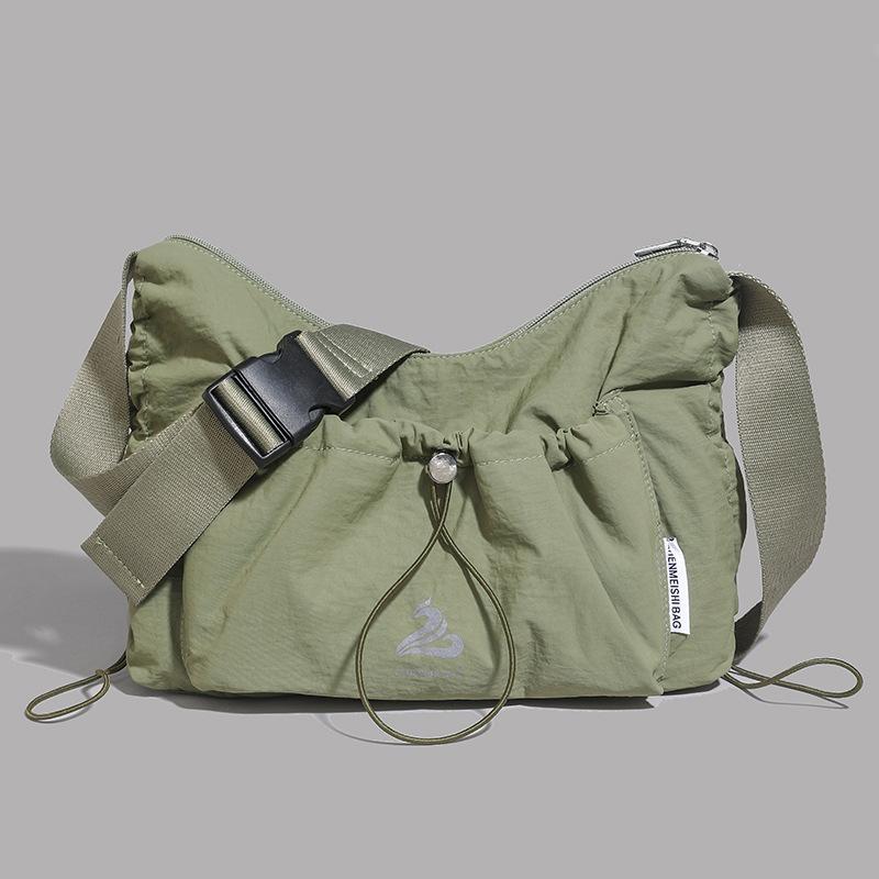 Sports style lightweight tote bag women's new niche design simple shoulder bag student class commute messenger bag