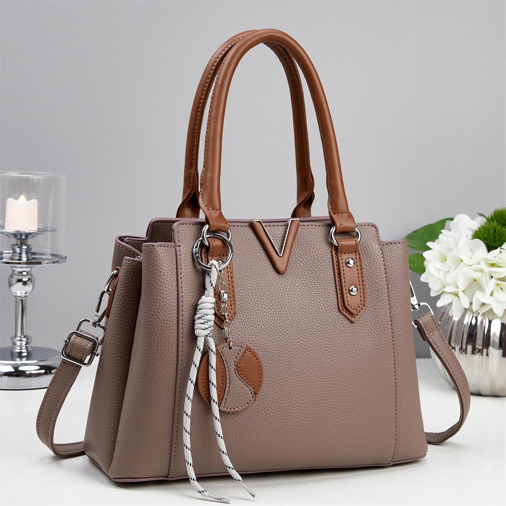 Stylish Ladies Handbag Made Of Pu With Zipper Closure For Office Use