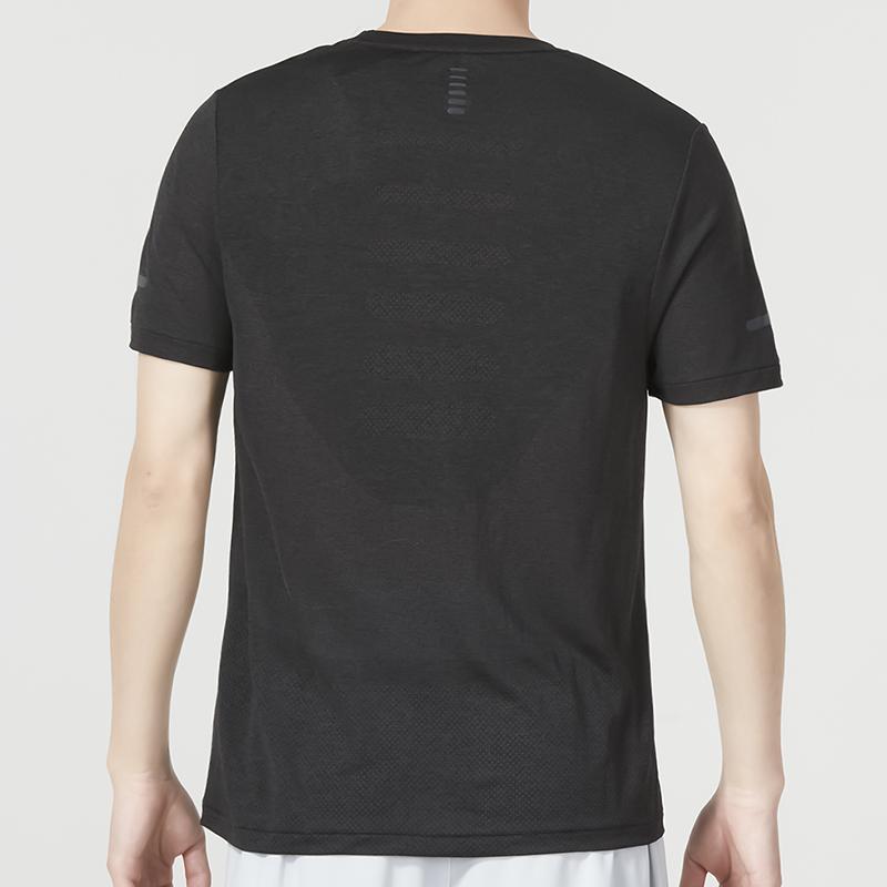 Under Armour Solid Color Crew Neck T-Shirt Men Black 1375692-001