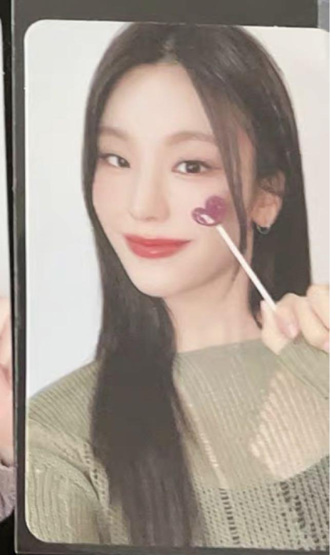 

[Б/У] ITZY ЗОЛОТО лимитированное издание makestar бонусная торговая карта Йеджи