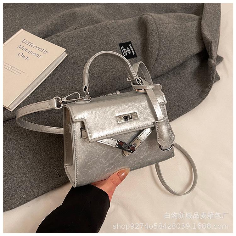 

2025 new women s bags are popular, foreign and versatile, and high-end Kai mini Li bags, shoulder messenger bags.