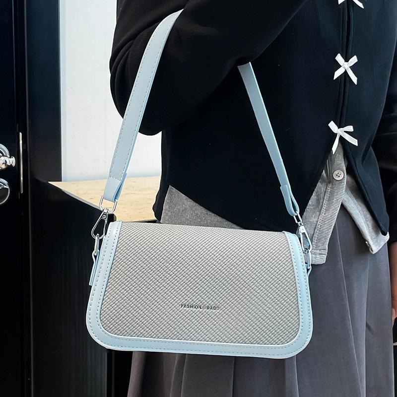 2025 new Korean version fashion temperament simple shoulder small square bag women's leisure commuting versatile high sense messenger bag