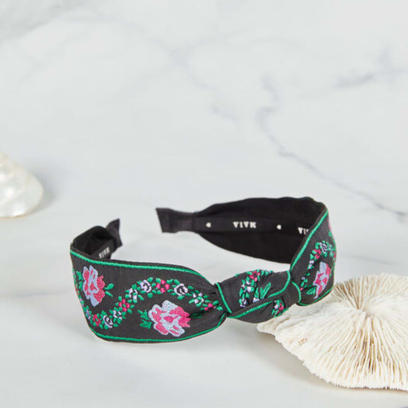 

МАЙЯ Жаккардовая повязка для волос с жемчужными цветами A - Узел Зеленый Knotted Green