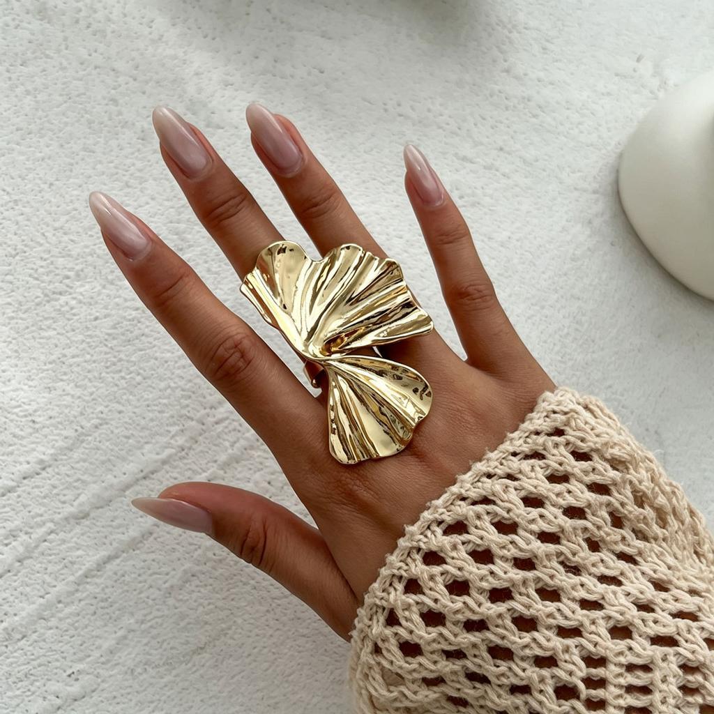 European and American jewelry, metal ginkgo leaf design three-dimensional ring, versatile pleated niche pair ring, index finger ring