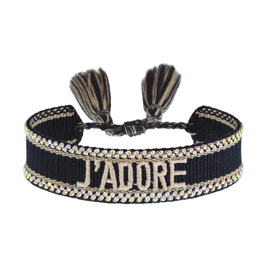 

Браслет дружбы с цветными бриллиантами, вышитой буквой и кисточкой