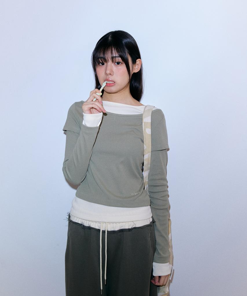 Peulleoti Two-Layered Slim Long Sleeve T-Shirt (Khaki)