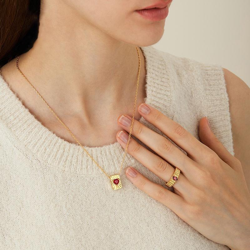 Light Luxury Love Square Pendant Necklace Niche Design Personality Fashion Simple Collarbone Woven Sweater Chain Women