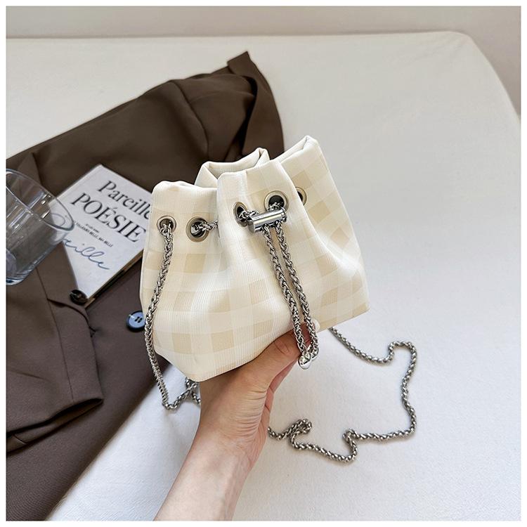 High-end niche design bag women's 2025 new Korean version fashion plaid bucket bag foreign style shoulder messenger bag