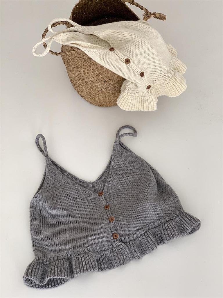 Korean Style V-neck Knit Camisole: Slimming Sleeveless Layering Vest for Spring & Autumn