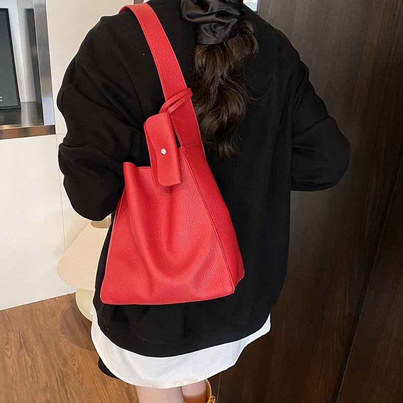 Versatile red bucket bag women's new fashion high-end single shoulder messenger bag wedding bag bridal bag