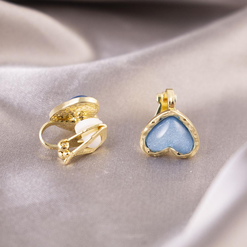 Brincos de pressão triangulares elegantes para orelhas não furadas - Versáteis e com um toque de luxo leve para o uso diário.