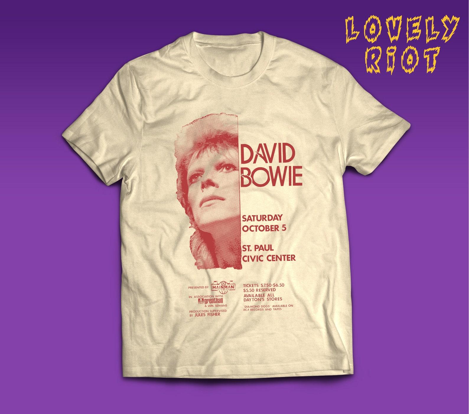 Vintage 70s Glam Rock-Inspired T-Shirt – Retro Punk Pop Style, Ziggy-Era Vibes, Glam, Rock & Roll, Vintage Cotton Tee 2XL