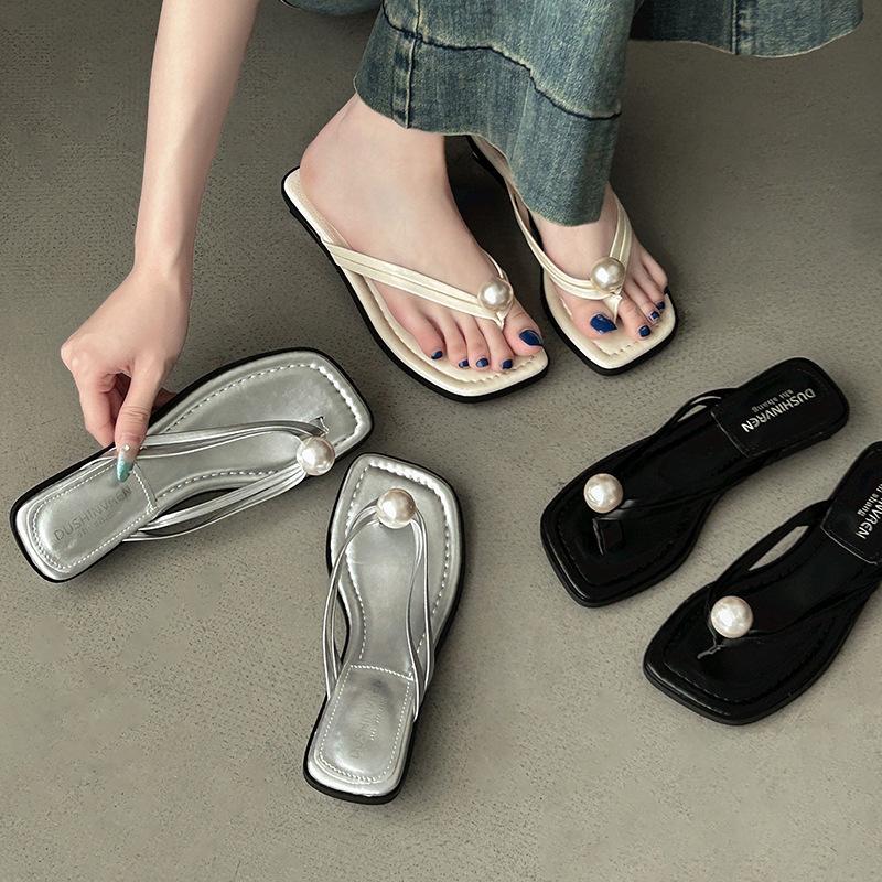 Internet celebrities popular soft-soled flip-flops shoes women wear 2024 summer new casual versatile beach sandals