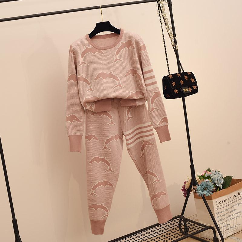 

Осень Зима Дизайнерский Вязаный Полосатый Дельфин Повседневный Свитер с Круглым Вырезом Комплект из Двух Предметов Женский Пуловер Топы и Брюки Длиной до Щиколотки Спортивный Костюм One Size розовый