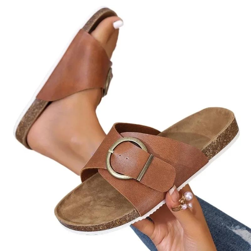 

Модная обувь для женщин 2024 года, горячая распродажа, базовые женские тапочки, модные повседневные тапочки с пряжкой на ремне, женские новые тапочки с круглым носком, однотонные плоские тапочки 43 коричневый
