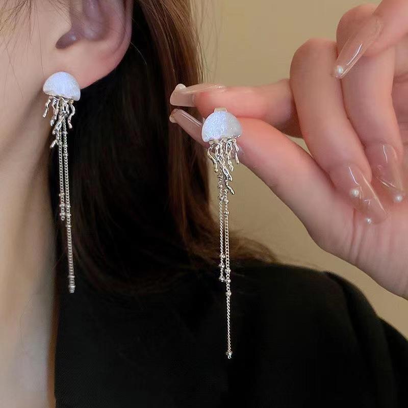 Fashion Design Irregular Metal Long Drop Earrings Women Pearl Chain  Asymmetric Elegant Pearl Boucle Jewelry