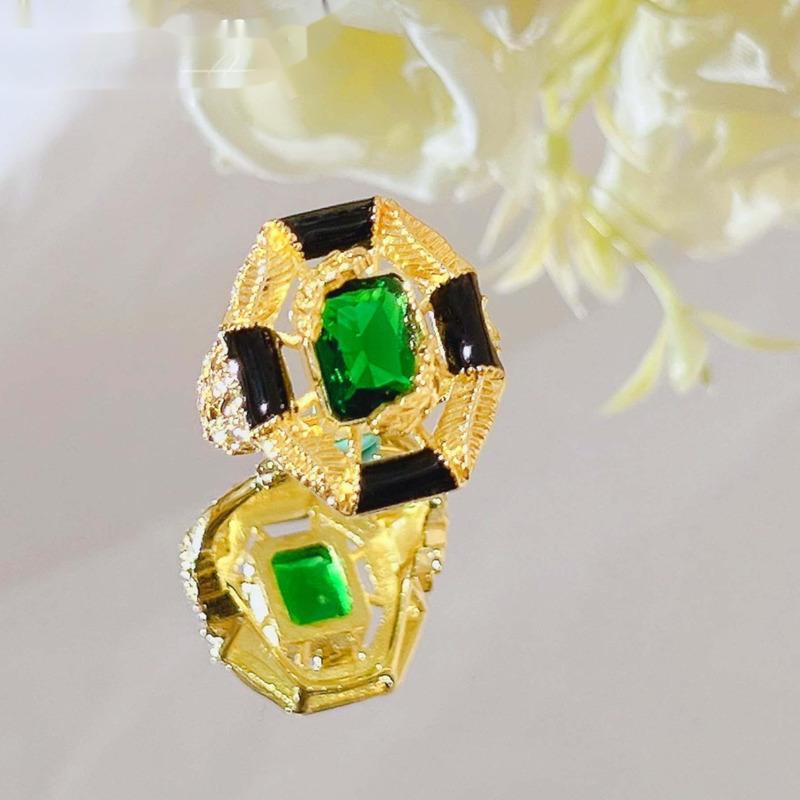 BELLA BOX French Retro Oak Leaf Black Enamel Ring Suitable for Women's Daily Party Fashion Jewelry