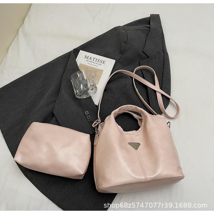 Popular Super Fire Hand Bag Women's 2025 New Fashion Versatile Shoulder Bag Commuter Premium Texture Bucket Bag