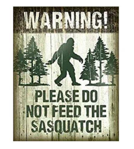 PLEASE DO NOT FEED THE SASQUATCH TIN SIGN METAL POSTER BIGFOOT WALL ARTAluminum 20x30cm（7.8x11.8inch）