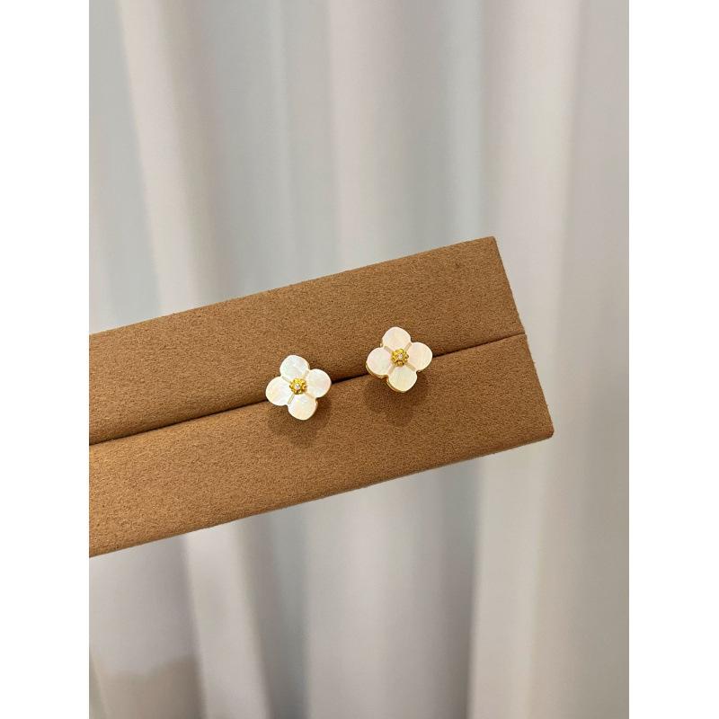 Französische Retro Vierblatt-Blume Weißes Muschel-Halsband, Fünf-Blumen-Armband, Blütenblatt-Temperament, Fortgeschrittenes Leichter Luxus-Set, Live-Übertragungszubehör